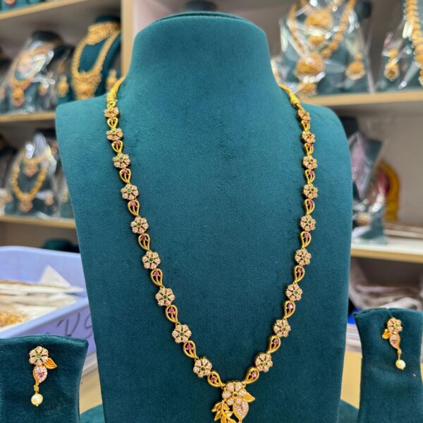 Elegant Gold-Plated Floral Kemp Stone Necklace Set