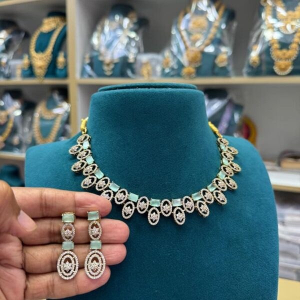 Chic Pastel Green & Diamond-Look Necklace Set